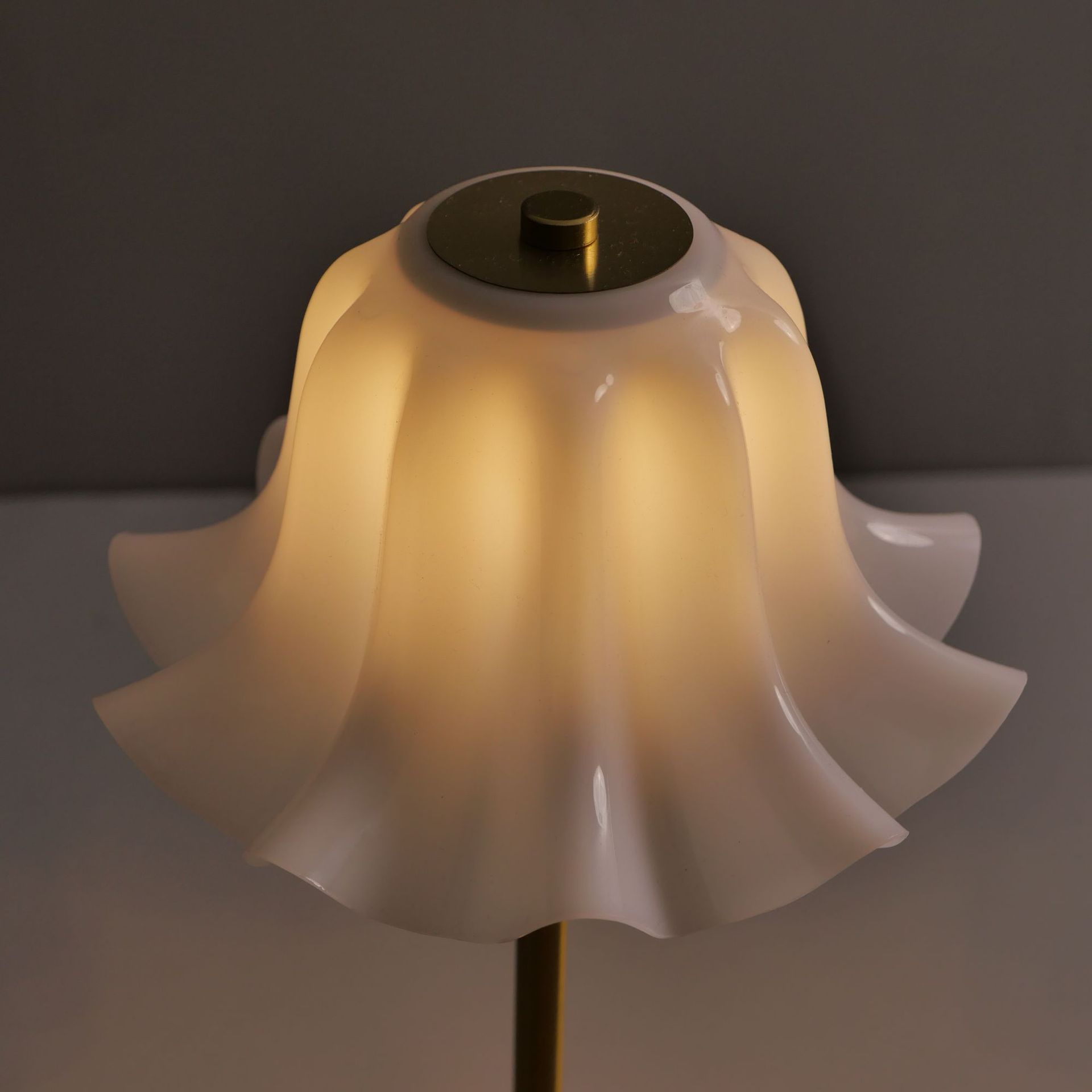 مصباح طاولة LED حديث، مصباح بج - مراجعة Bedroom Lighting Decor Ideas وسعره