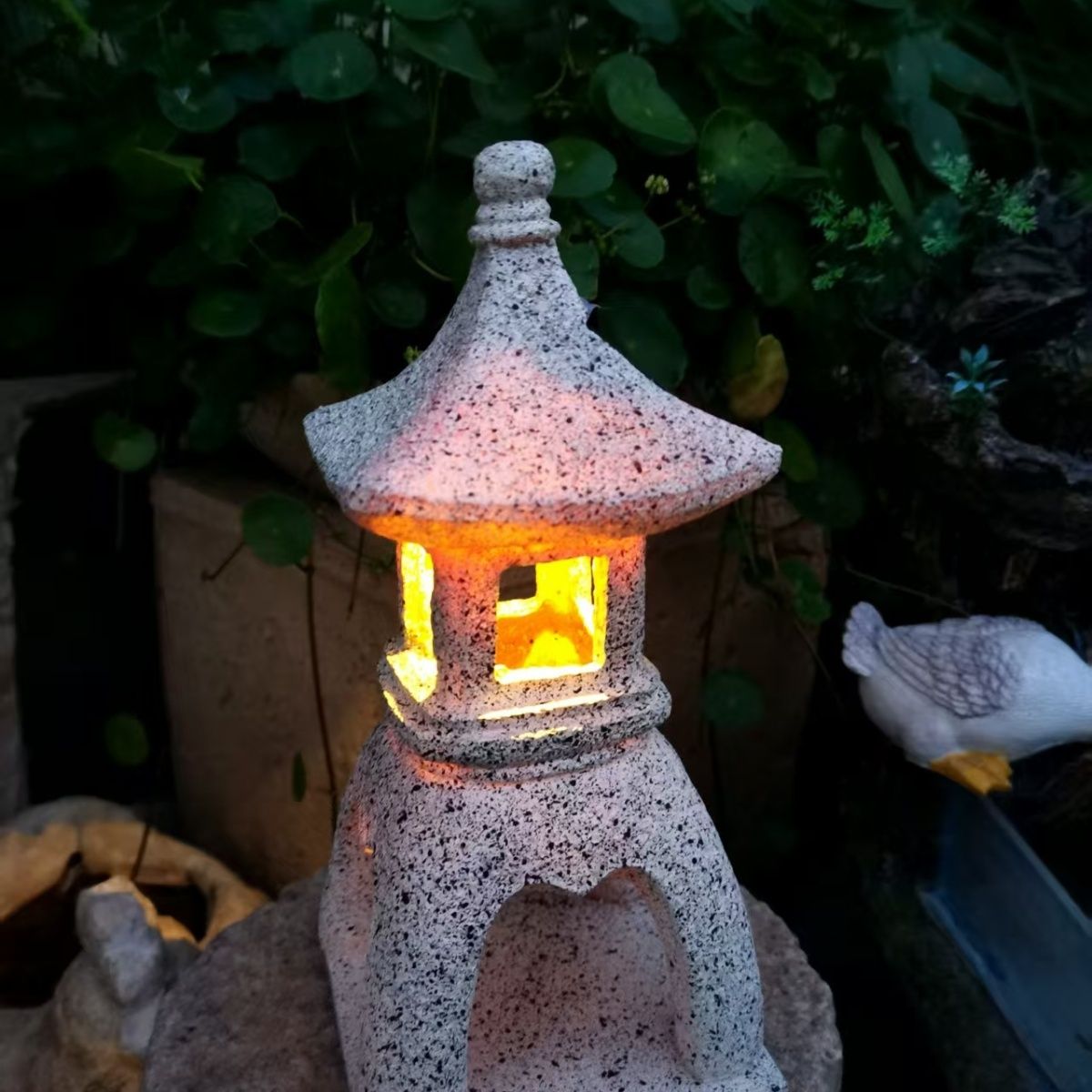 مصباح حديقة شمسي على شكل باغود - مراجعة Japanese Lighting Decor وسعره